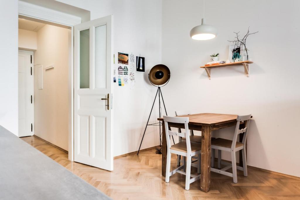 Trendy Local Apartment room 3